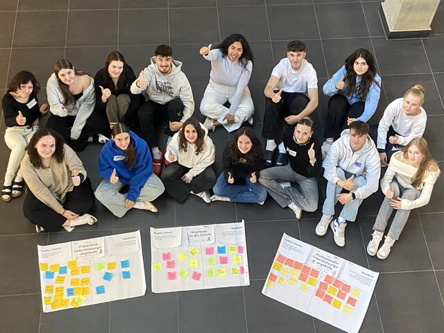 Schüler:innen der Classic Business HAK mit Workshop-Leiterin Samantha Tady | Foto: HAK Spittal/Drau