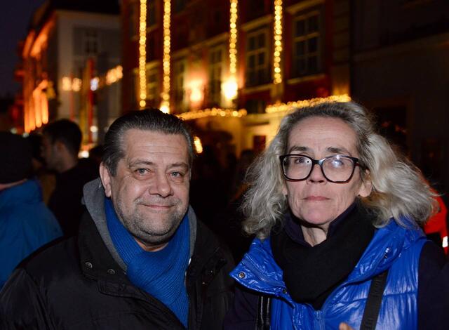 Vorm strahlenden Rathaus: Franz und Barbara Lechner. | Foto: Sascha Trimmel