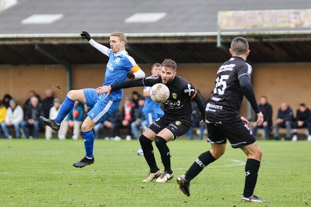 Niederlage zum Jahresabschluss: Wilhering unterlag zehn Kickern aus Asten mit 1:2 und steckt damit im Tabellenkeller fest. | Foto: Reischl