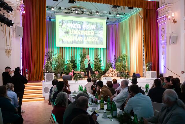 Helga Krismer betont die Dringlichkeit beim Bodenschutz: „Der Boden ist unsere Lebensversicherung. " | Foto: Die Grünen NÖ