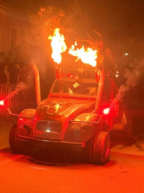 Beim Krampuslauf in Neuhaus am Klausenbach durfte eine Feuer-Show nicht fehlen. | Foto: USV Neuhaus am Klausenbach