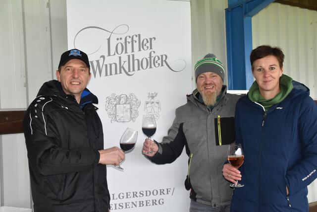 Mit Topweinen vom Weingut Löffler-Winklhofer wurde den Sieg angestoßen. | Foto: Michael Strini