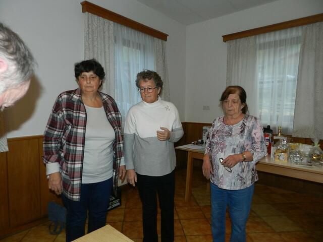 Anna Kickinger, Ingrid Janka, Margit Kruba organisierten das gemütlich Zusammentreffen der Senioren zum Plaudern | Foto: Heribert Punz