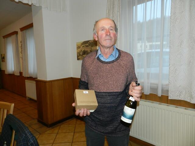 Leopold Berger gewann bei der Tombola | Foto: Heribert Punz