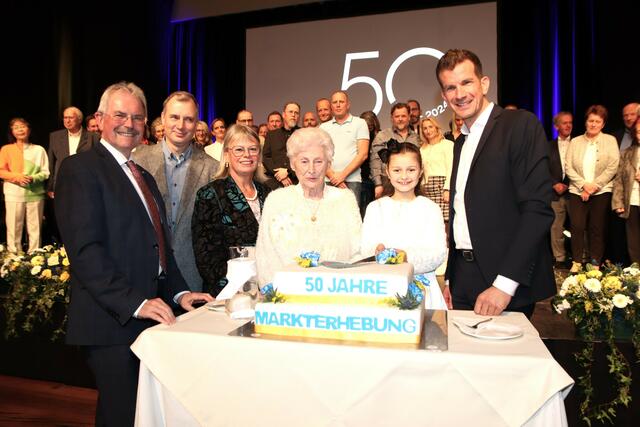 Landtagspräsident Karl Wilfing, Thomas Pospisil, Bgm. a. D. Gerlinde Feuchtl und Inge Weiß, Kinder-Bürgermeisterin Valentina, Ortschef Christian Macho | Foto: Manfred Wlasak