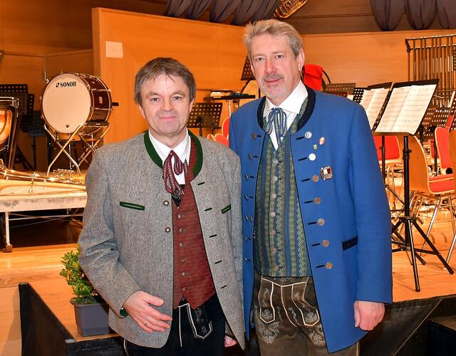 Bezirkskapellmeister Mag. Walter Baldinger und Obmann Harald Kroiss