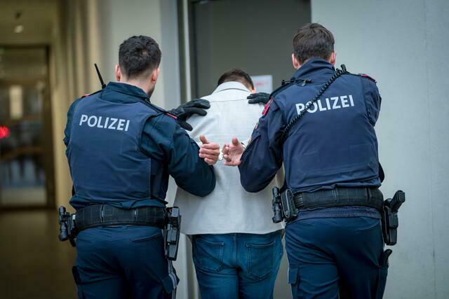 Durch die Polizei wurde ein Betretungs- und Annäherungsverbot ausgesprochen (Symbolfoto) | Foto: Bernhard Knaus