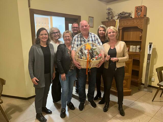 v.li.n.re.: StRin Alexandra Ambrosch, Wirtin Astrid Wagensonner, Veranstalterin GRin Hannelore Rohrhofer, Gerald Fletzberger (SPÖ Krems-Süd), Sieger Leopold Rauscher (Traismauer), GRin Elfie Kreitner, Vizebgm.in Eva Hollerer | Foto: SPÖ Krems