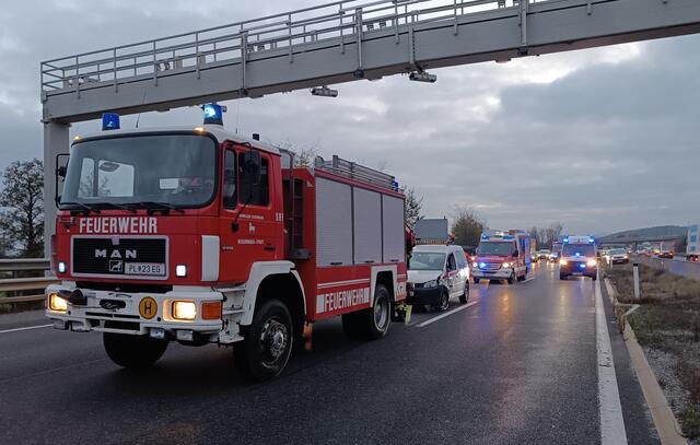 Die Feuerwehren Neulengbach und Kirchstetten auf der Westautobahn im Einsatz | Foto: FF Neulengbach-Stadt