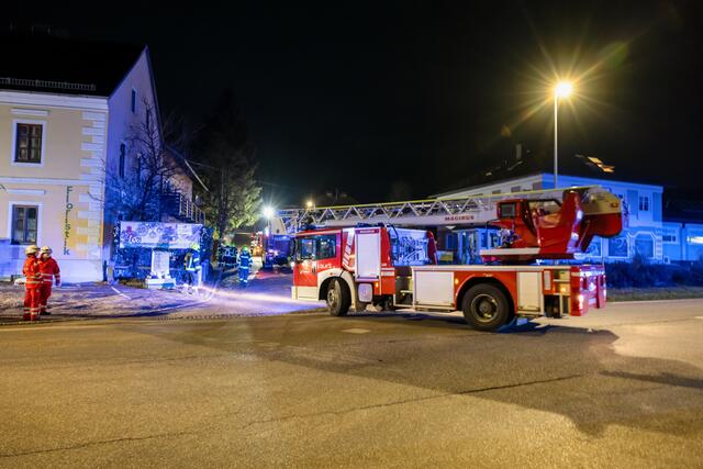 Drei Feuerwehren standen in Haslach im Einsatz. | Foto: Fotokerschi/Franz Plechinger