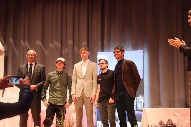 Die drei Landessieger mit LH Anton Mattle und WK Obmann Michael Gitterle. | Foto: Seelos