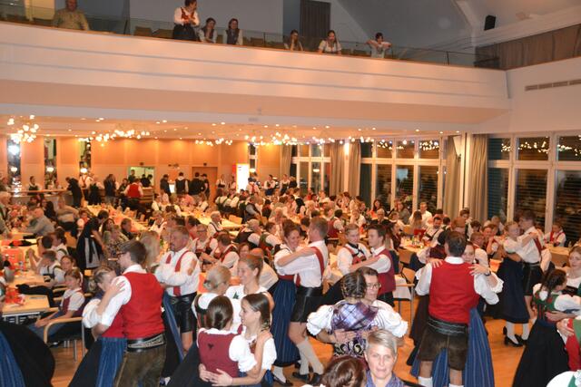Beste Stimmung herrschte beim Kathreintanz im Oberlandsaal in Heiming. | Foto: Stefanie Plank