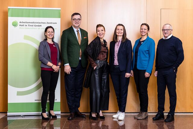 Die Experten: Veronika Haslwanter, Klaus Steinmaurer, Imma Baumgartner, Anja Tretbar-Bustorf, Bernadette Trenkwalder und Armin Eberl. | Foto: © Christina Gaio
