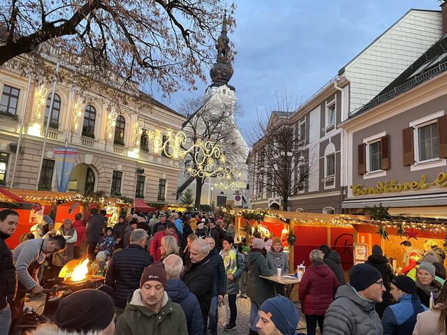 Der Kirchdorfer Adventzauber im Zentrum der Bezirkshauptstadt ist nur eine von vielen stimmungsvollen Veranstaltungen in der Vorweihnachtszeit. | Foto: BRS/Wiesmüller
