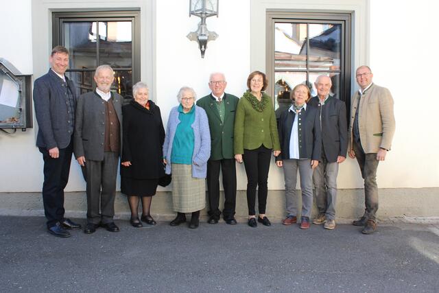 Im Bild von links: Bgm. DI Andreas Kaiser, Monika &amp; Eberhard Perner (Diamantene Hochzeit), Maria Eßl (80. Geburtstag), Ernestine &amp; Franz Fellacher (Goldene Hochzeit) Christine &amp; Alois Macheiner (Goldene Hochzeit), Vizebgm. Hans Josef Kren | Foto: Marktgemeinde Mariapfarr