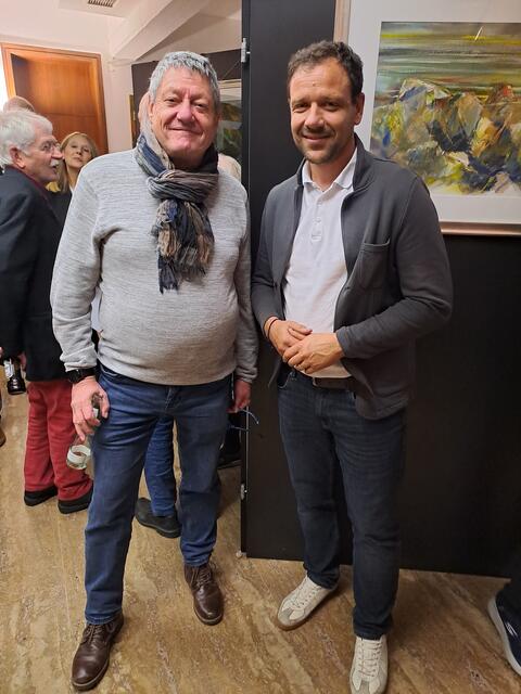 Cho- Und Orchestervereinsobmann Michael Werhonik mit Bürgermeister Florian Riedl  | Foto: Lorenzatto