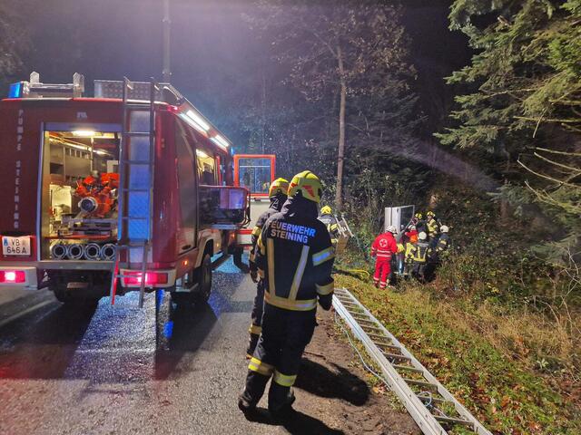 Zahlreiche Einsatzkräfte waren beim Unfall vor Ort. | Foto: FF Steining