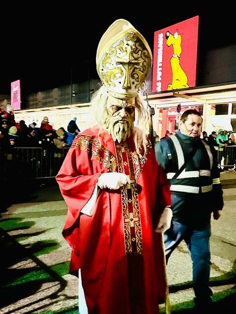 Nicht nur Krampusse, auch Nikoläuse waren zu sehen. | Foto: Gemeinde Rosental