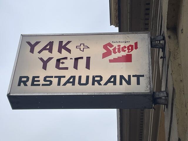 Das "Yak + Yeti" darf jetzt doch geöffnet bleiben. Das entschied das Bezirksgericht. | Foto: Salme Taha Ali Mohamed/MeinBezirk.at