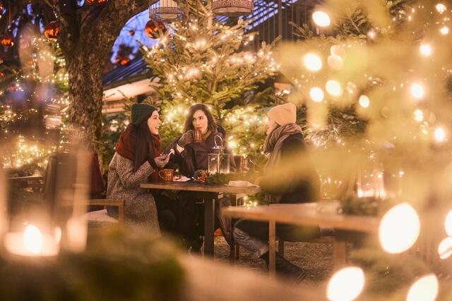 Zur Adventszeit und darüber hinaus erwartet die Linzerinnen und Linzer im Stiegl-Klosterhof einzigartiger Weihnachtsflair.  | Foto: Linz Tourismus/Robert Maybach