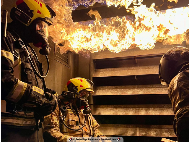 Die Dräger Atemschutzausbildung in Straßwalchen war ein voller Erfolg und bot den Teilnehmern wertvolle praktische Erfahrungen unter realistischen Bedingungen. | Foto: VI Jakob Hohmann