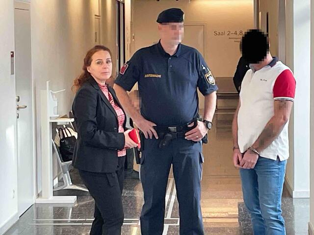 Die renommierte Anwältin Veronika Ujvarosi kämpfte um ein mildes Urteil. | Foto: Gernot Heigl