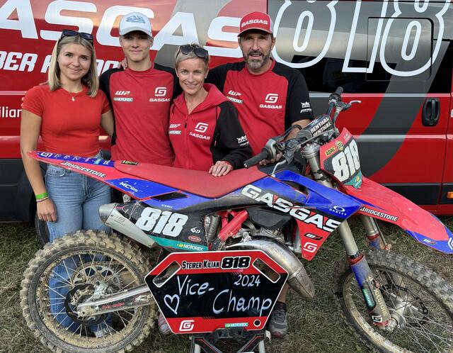 Rennsportverrückte Familie (von links): Hanna, Kilian, Silvia und Wolfgang Steirer. | Foto: crossnews.at