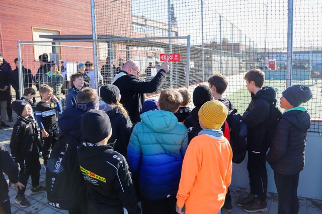 Vikar Mag. Johannes Biener segnete den neuen Funcourt. | Foto: Iris Bloder