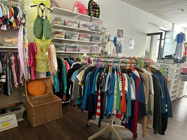 Rotkreuz-Markt Bekleidung Kronstorf  | Foto: OÖRK/Nott