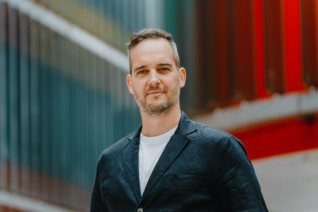 Daniel Leitner ist Geschäftsführer der Stadt + Kultur Vöcklabruck GmbH. Viele Fäden laufen bei ihm zusammen. | Foto: Björn Brachmayer