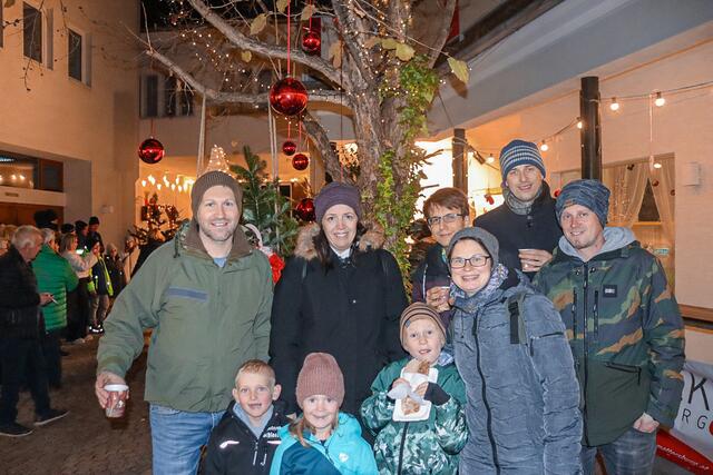Für viele Menschen in der Region ist dies der langersehnte Moment, um sich auf die festliche Jahreszeit einzustimmen, gemütlich über die geschmückten Stände zu schlendern und die zauberhafte Atmosphäre zu genießen. | Foto: Alejandra Ortiz