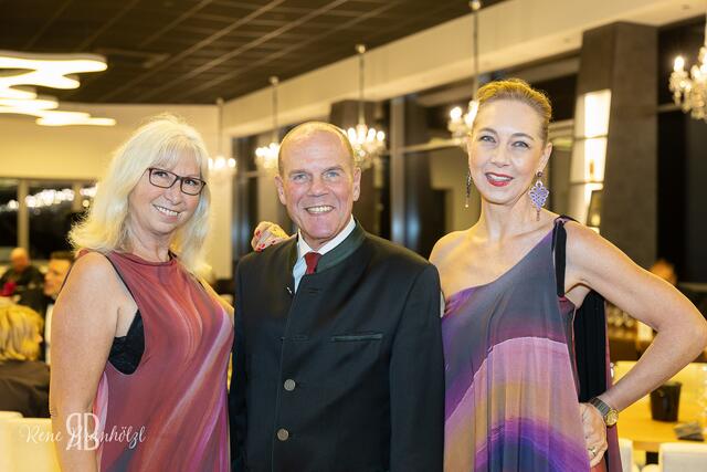 Simona Katzlinger, Peter Dobcak, Obmann der Fachgruppe Gastronomie der Wirtschaftskammer Wien, Designerin Anna Egger-Piskernik | Foto: Rene Brunhölzl/Christian Kaiser