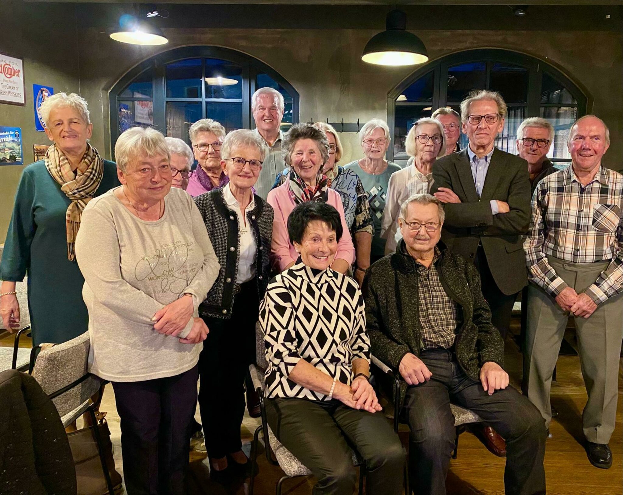 Große Liebe Nach 20 Jahren Wieder Getroffen Nach 60 Jahren wieder getroffen: Damalige Zeiten bei Klassentreffen in