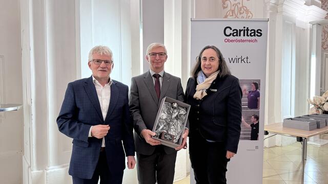Caritas OÖ-Direktor Franz Kehrer, Bernhard Bogenhuber, Caritas-Vorstandsmitglied Edith Bürgler-Scheubmayr (v. l.). | Foto: Caritas
