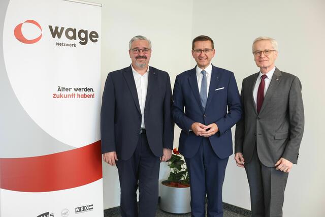 Im Bild (v.l.): Andreas Stangl, AK OÖ-Präsident, Markus Achleitner, Wirtschafts-Landesrat, Clemens Malina-Altzinger, WKOÖ-Vizepräsident. | Foto: Land OÖ/Denise Stinglmayr