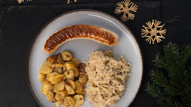 Die Salzburger Fleischer bringen mit der „Original Salzburger Bratwurst“ zum Adventstart ein echtes Stück Tradition in die heimischen Haushalte. | Foto: Salzburger Fleischer/Gollackner