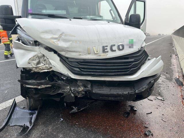 Ein Klein-Lkw wurde schwer beschädigt. | Foto: DOKU-NÖ