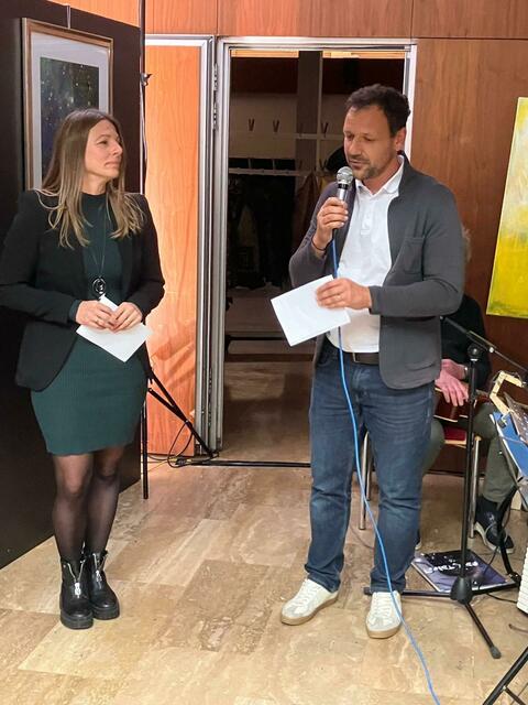 Maria Lorenzatto (Kulturgröstl) und Wolfgang Bereiter eröffneten die Ausstellung | Foto: Lorenzatto