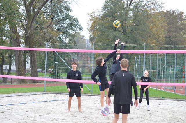 Es muss nicht Sommer sein, um Spaß am Beachvolleyball zu haben.  | Foto: Borg Bad Radkersburg