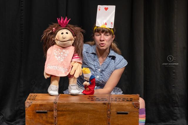 Das Theaterstück "Alice im Wunderland" sorgte für großen Andrang. | Foto: Josef Schimmer