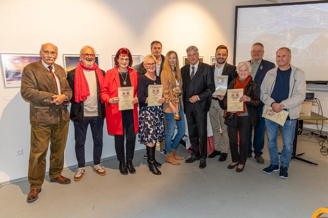 Gruppenfoto mit allen anwesenden Preisträgern. | Foto: ÖVF LV Kärnten/Franz Unterberger