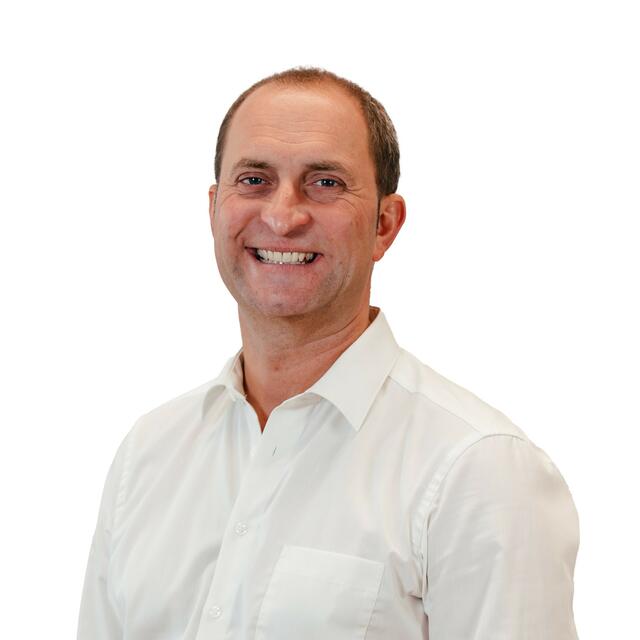 Anton Hofstätter gibt einen Einblick in die Tätigkeiten des Maschinenrings im Winter. | Foto: Maschinenring Österreich/SPW Fotografie