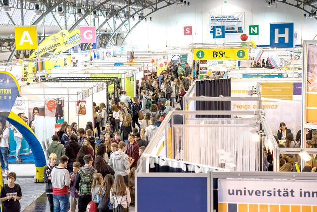 Mehr als 220 Aussteller präsentieren auf der BeSt ihre Bildungs- und Berufsmöglichkeiten. | Foto: SoWi-Holding