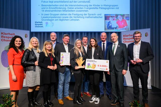 Das Projekt „Lerninsel Traun“ vom Jugendrotkreuz OÖ belegte den 2. Platz in der Kategorie „Ehrenamt“. | Foto: LandOÖ/Team Fotokerschi