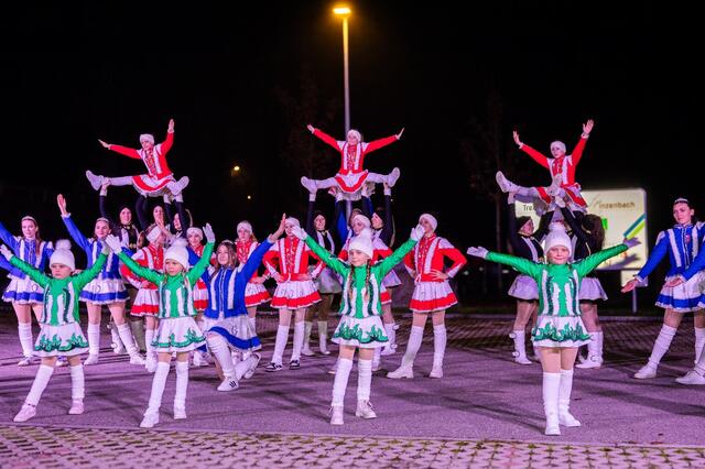 Mit einer Eröffnung der Garden, Tanz mit dem Publikum und einer langen Polonaise wurde das Programm am 16. November umrahmt. | Foto: liverty eU. Sabrina Huemer