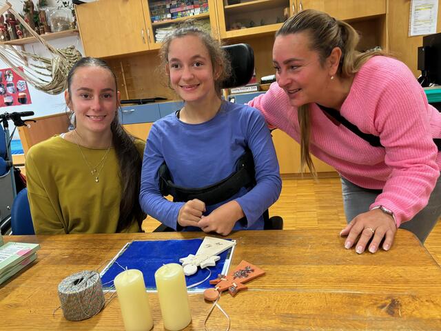 In der Lebenshilfe-Werkstätte hat Nikola in den vergangenen Wochen fleißig an den Artikeln für den kommenden Adventmarkt gearbeitet. | Foto: MeinBezirk Perg