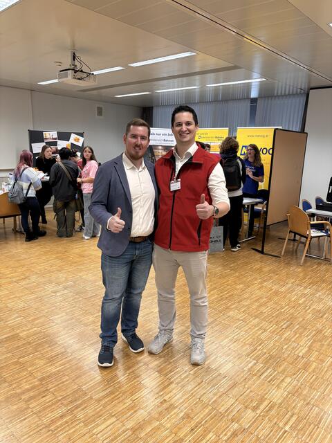 Michael Steiner und Felix Falkensteiner vom AMS St. Pölten freuen sich über den Erfolg des Lehrstellencastings in St. Pölten. | Foto: Tanja Handlfinger