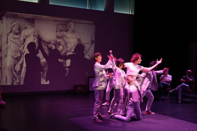Am Samstag, 23. November, ist das interkulturelle Team von "Sprung.wien" mit einem neuen Theaterstück auf der Wieden zu Gast. | Foto: Studio.wien