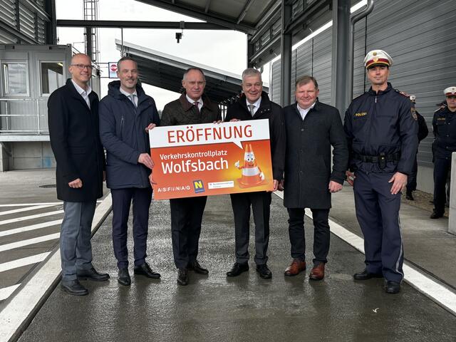 Andreas Fromm (ASFINAG Baumanagment), ASFINAG-Vorstand Hartwig Hufnagl, Innenminister Gerhard Karner, Landtagsabgeordneter Anton Kasser, Wolfsbachs Bürgermeister Josef Unterberger.