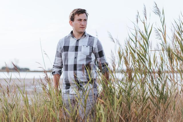 Der junge Winzer Andreas Ziniel darf sich über den Titel "Entdeckung des Jahres" freuen. | Foto: Jolly Schwarz